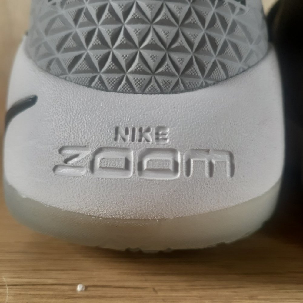 NIKE LEBRON JAMES ZOOM 943-155-002 SIZE 10.5 HIGH TOP SNEAKERS GREY - Picture 6 of 16